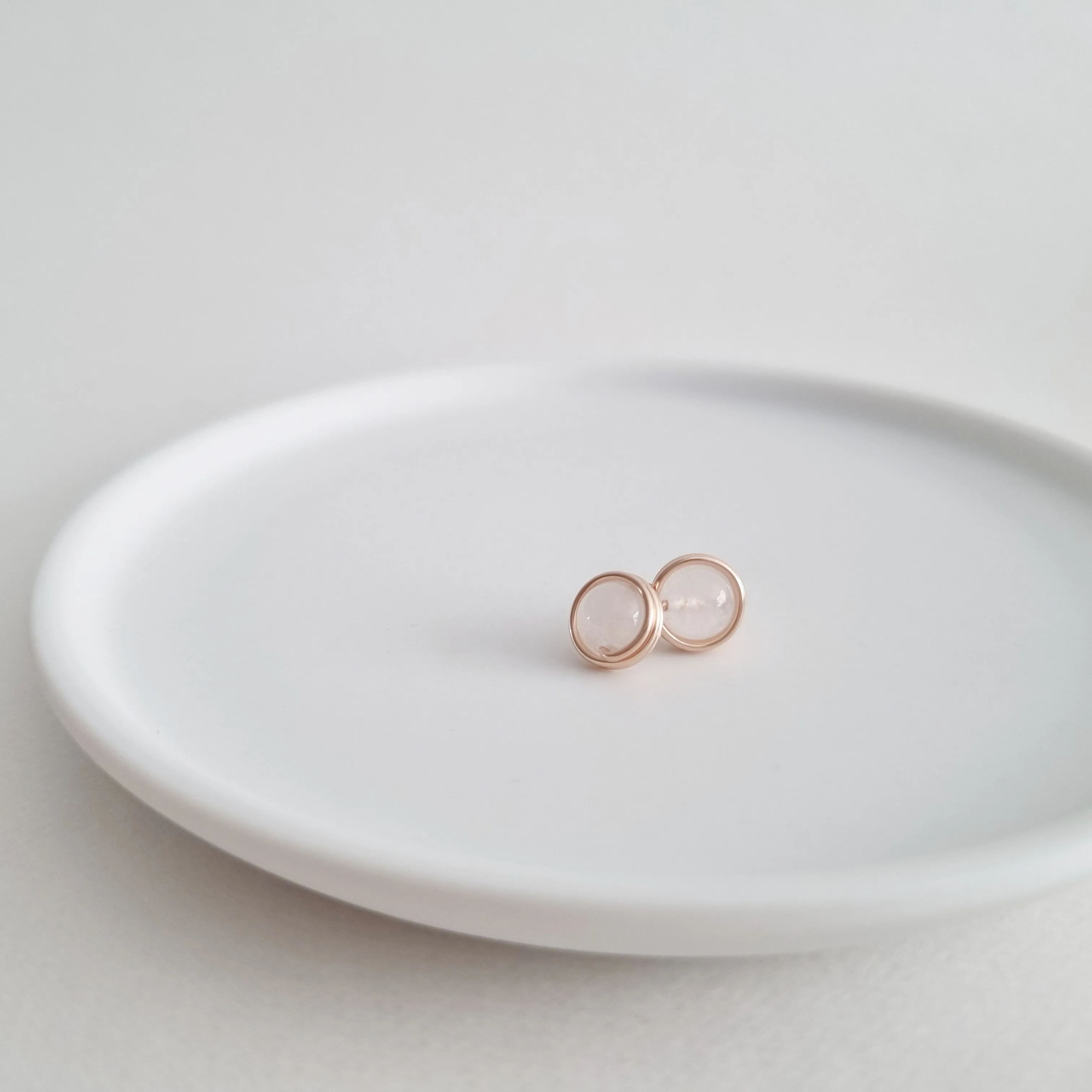 Moonstone Earstuds (Medium) / 14k Gold-filled